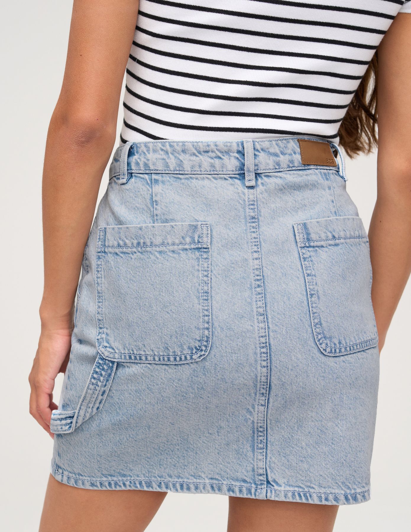 Jupe courte en jean cargo