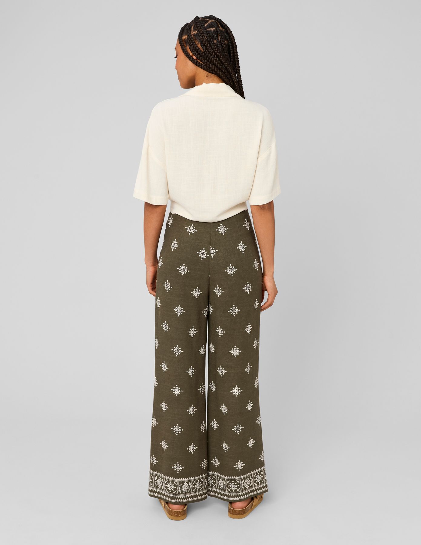 Pantalon brod&eacute;