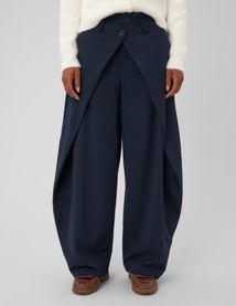 Pantalon large &agrave; plis et double bouton