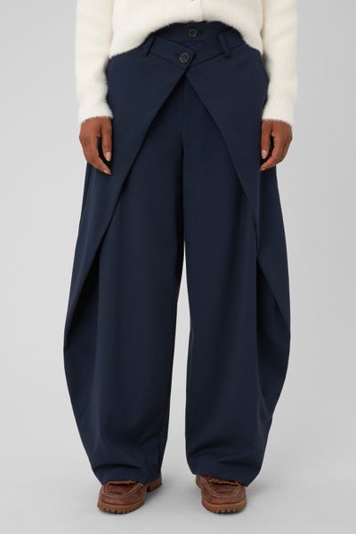 Pantalon large &agrave; plis et double bouton