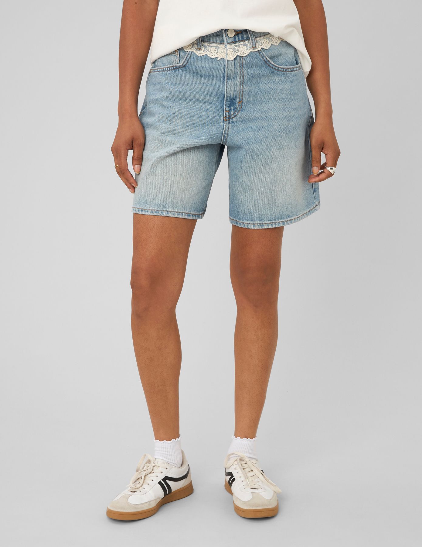 Short en jean dentelle