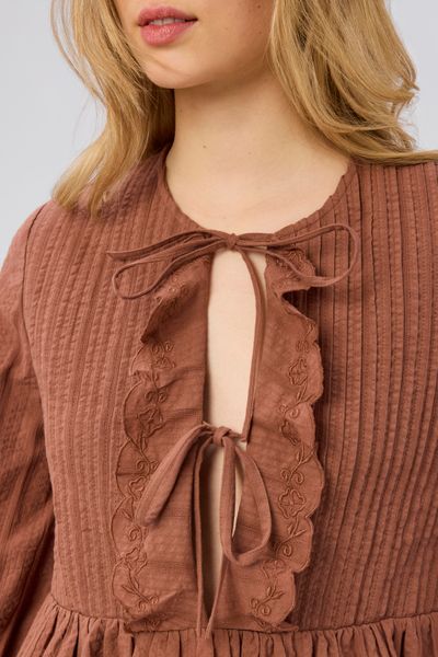 Blouse &agrave; nouer