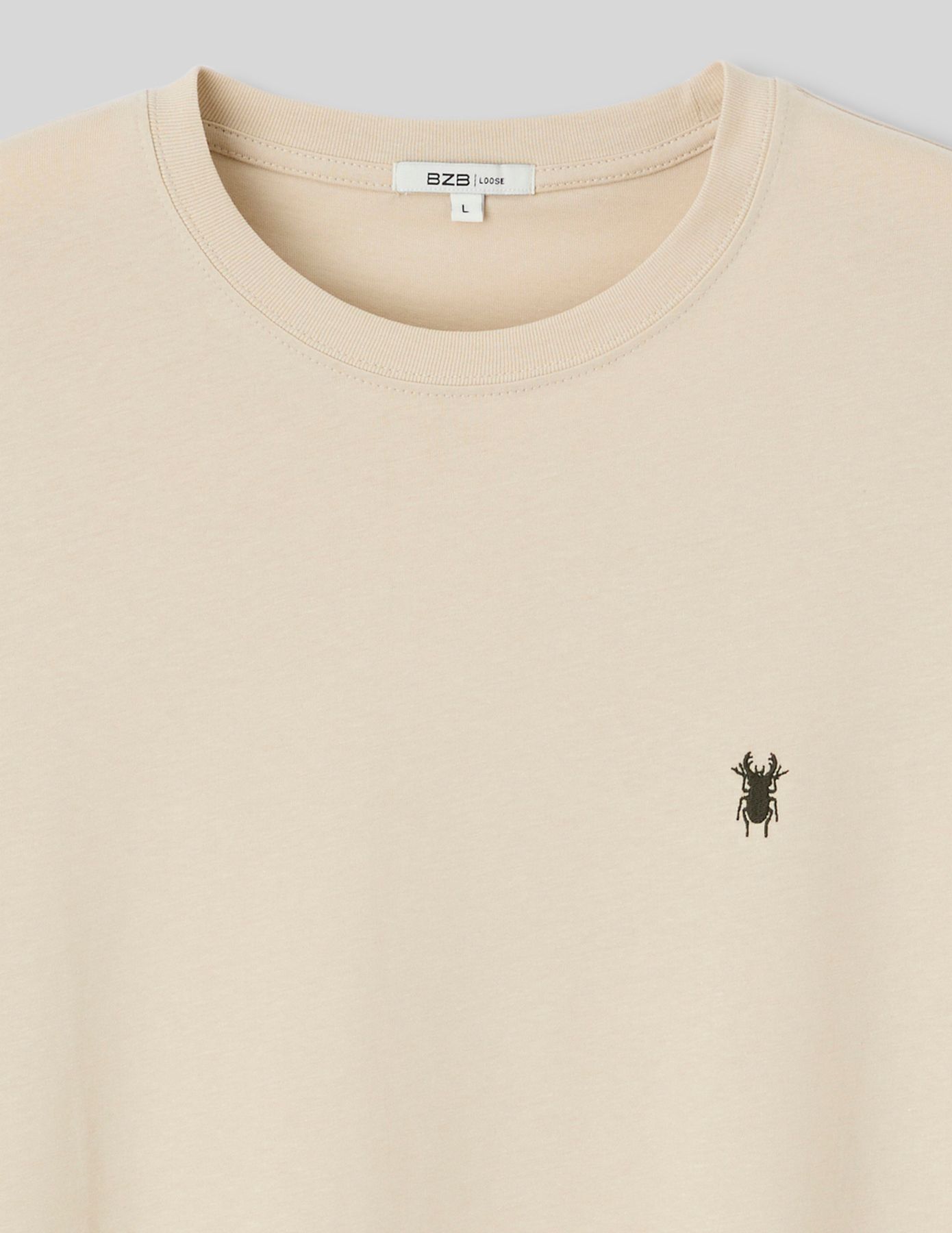 T-shirt broderie poitrine