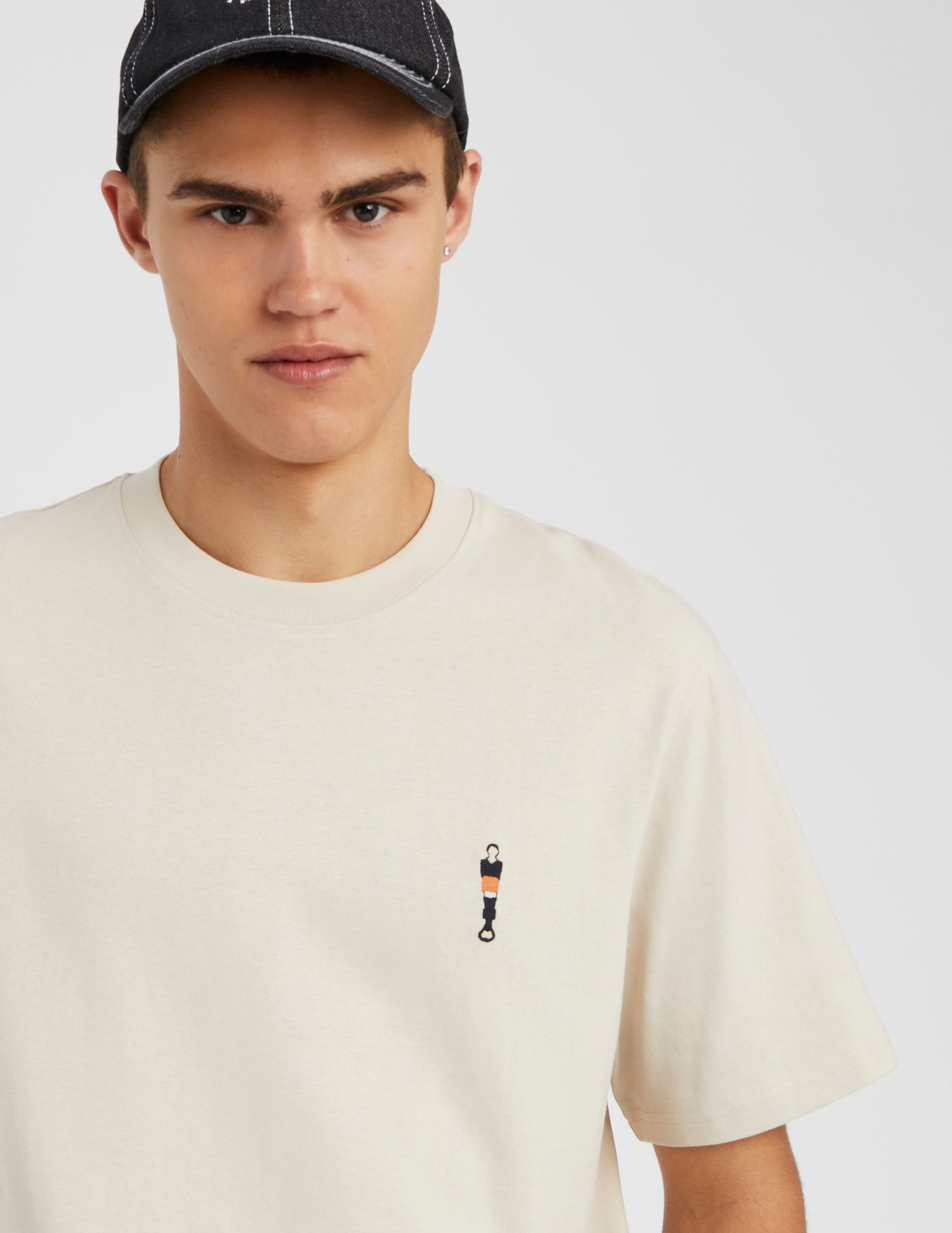 T-shirt broderie poitrine