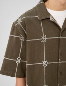 Chemise manches courtes brod&eacute;e