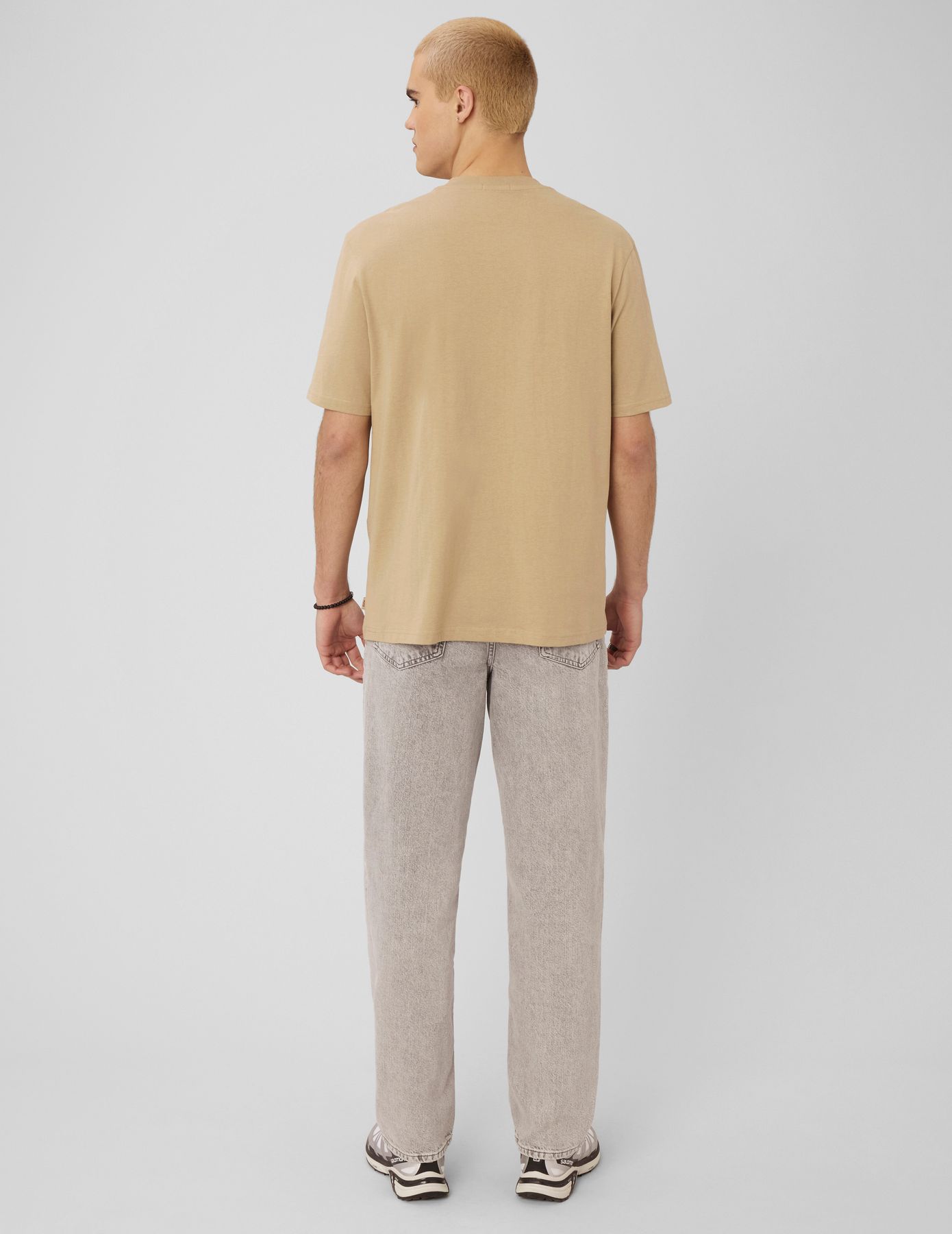 T-shirt broderie poitrine