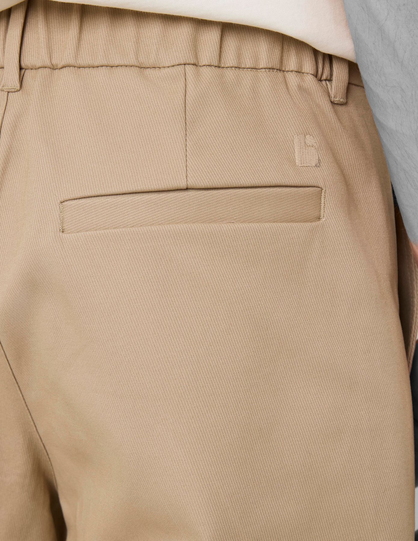 Pantalon chino &agrave; pinces