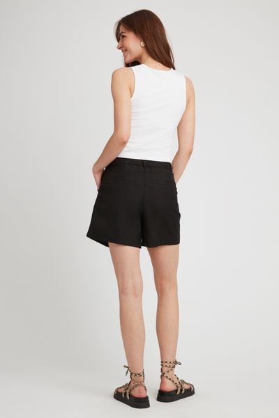 Short à pinces en lin