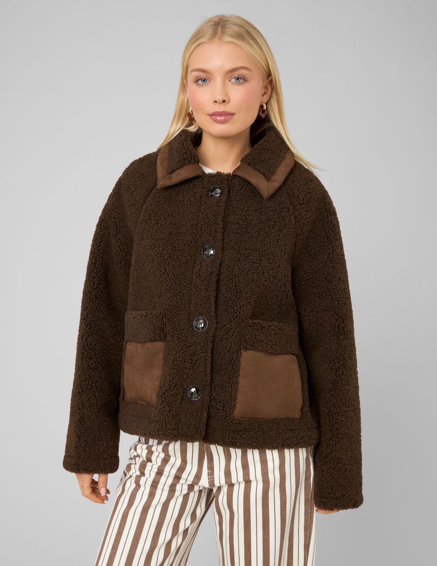 Veste en sherpa d&eacute;tails su&eacute;dine