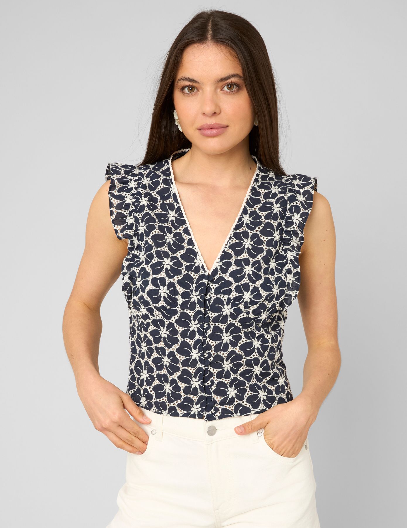 Top &agrave; volants en broderie anglaise