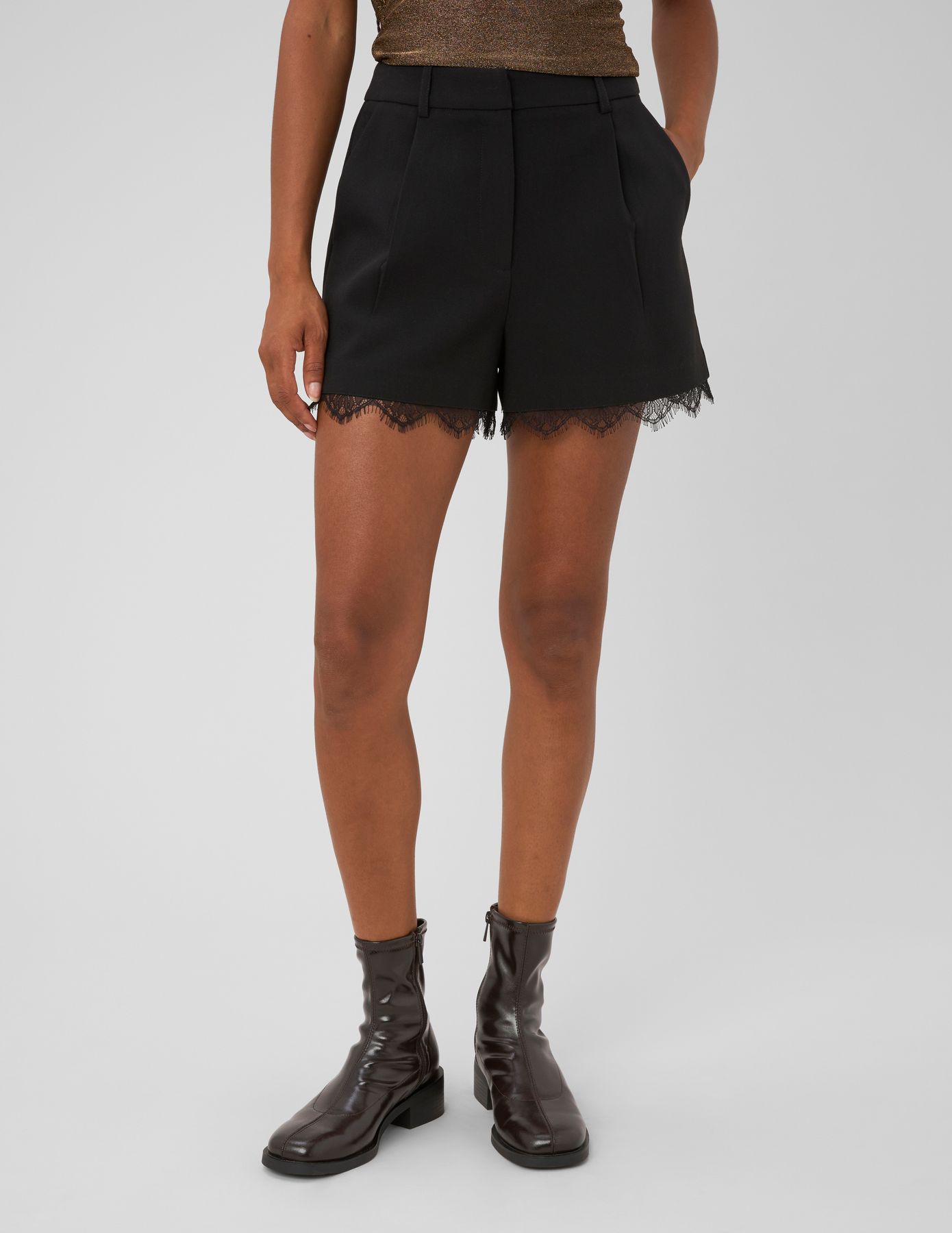 Short court city dentelle