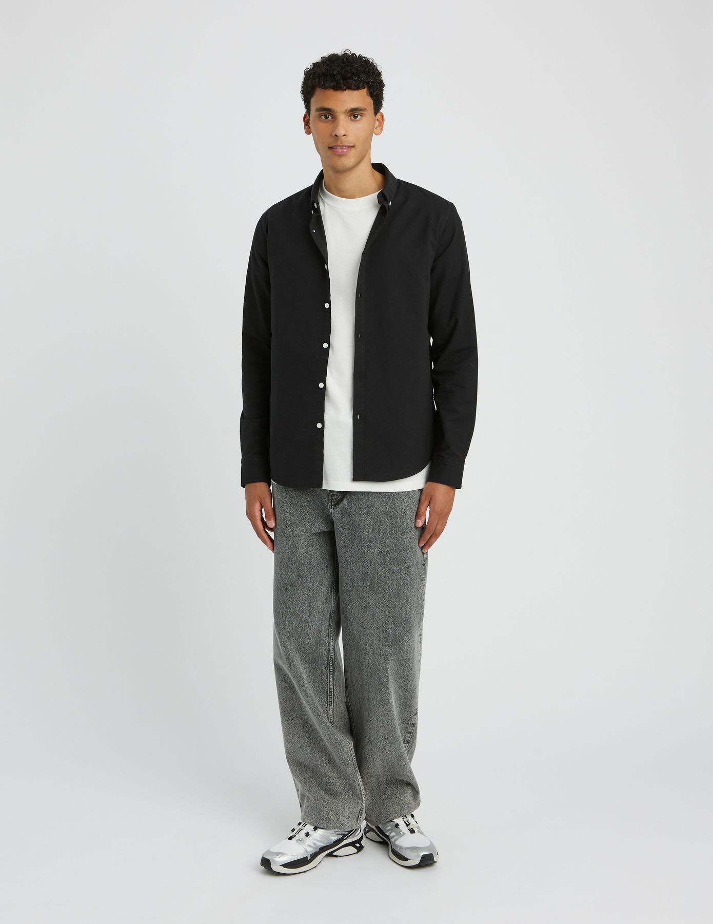 Chemise unie ajust&eacute;e