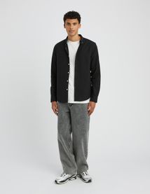 Chemise unie ajust&eacute;e