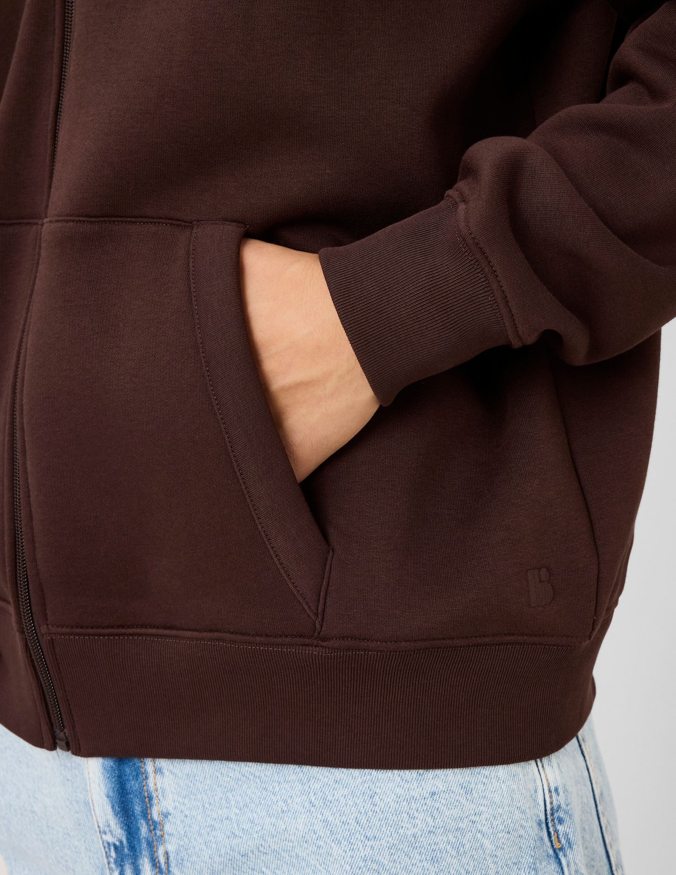Sweat zipp&eacute; &agrave; capuche