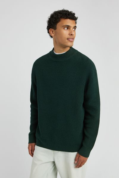 Pull col montant reli&eacute;f&eacute;