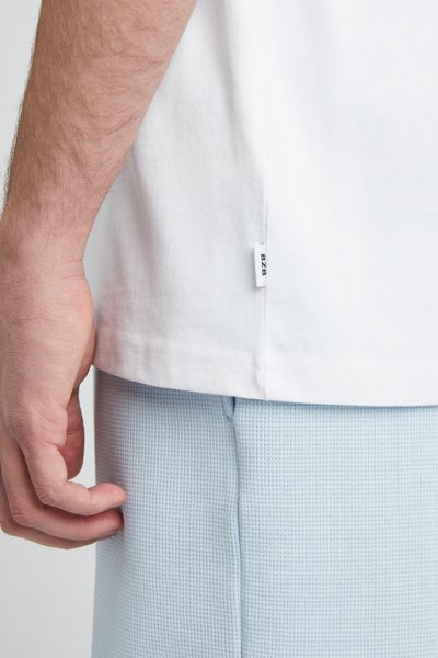 T-shirt broderie poitrine