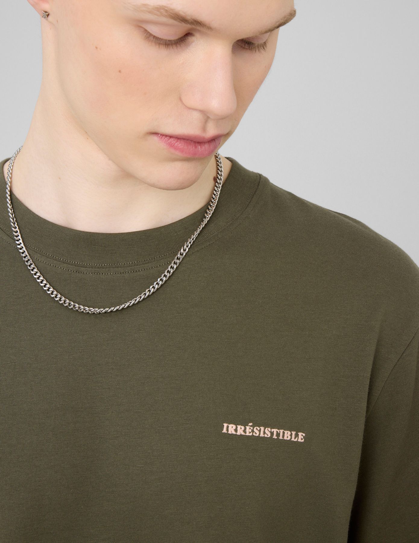 T-shirt broderie poitrine