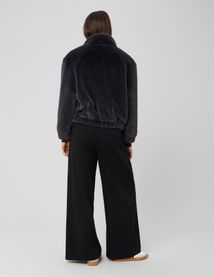 Blouson matière duveteuse col montant