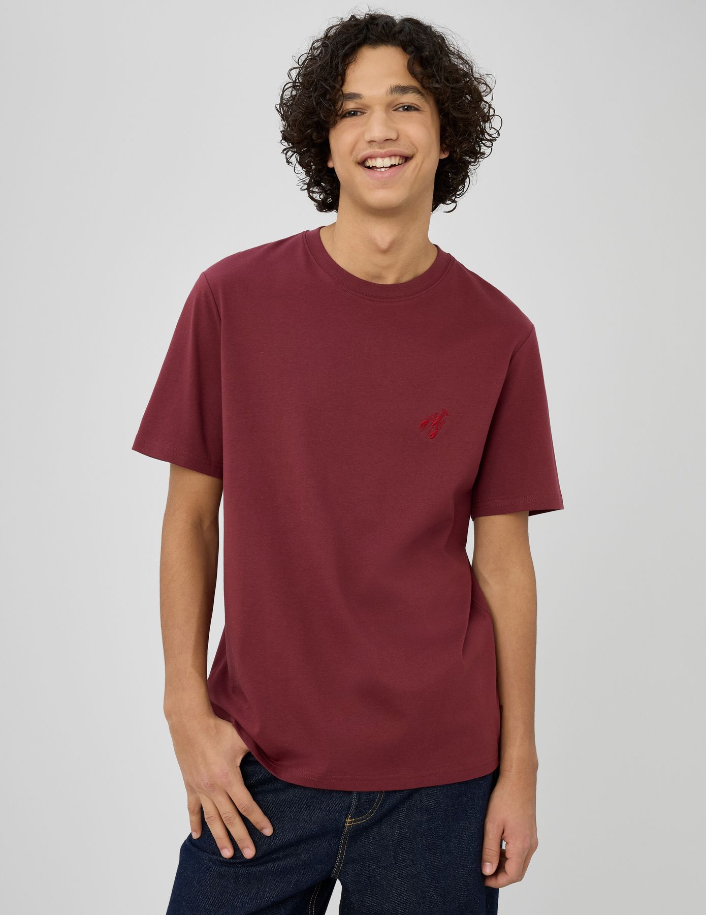 T-shirt broderie poitrine