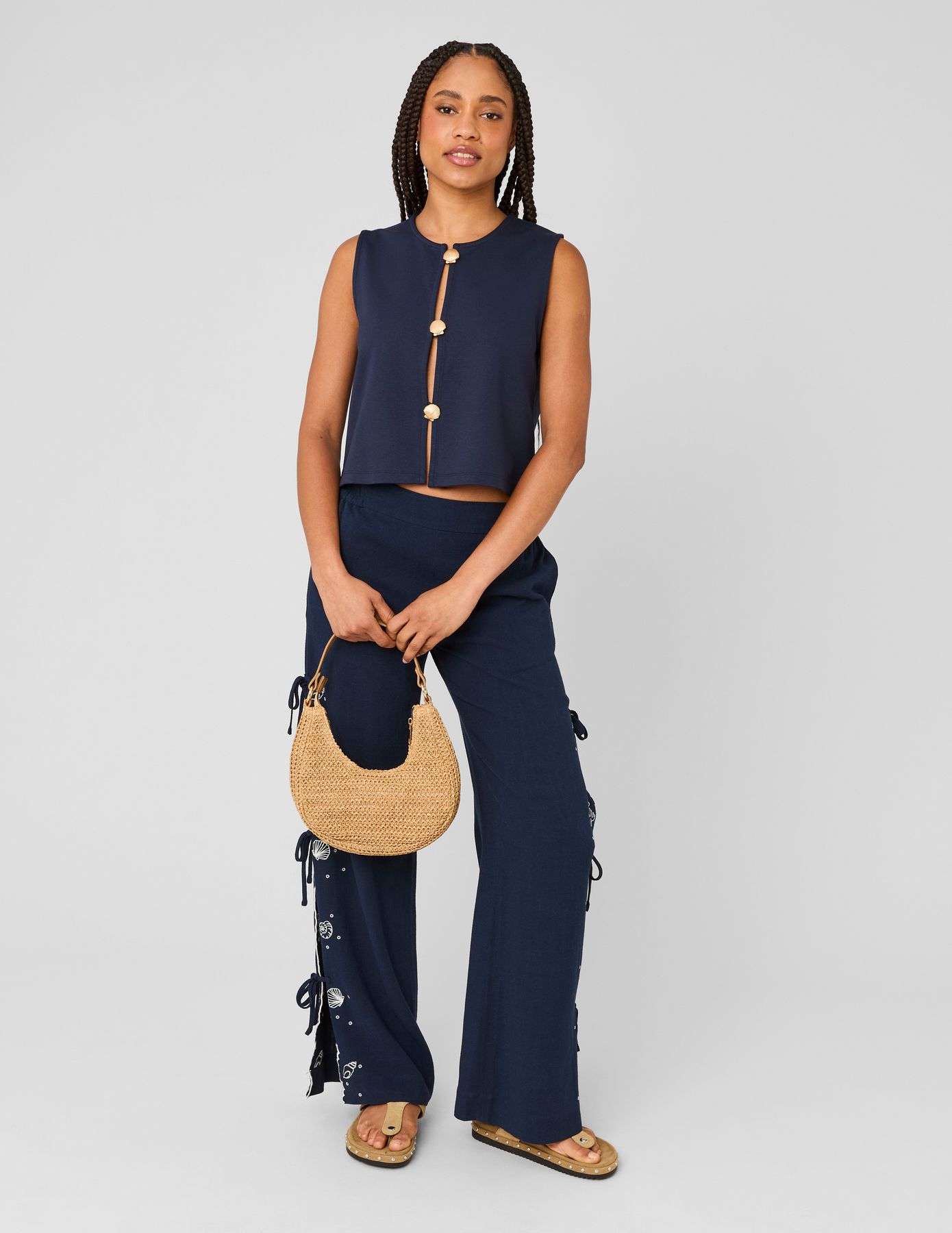 Top avec d&eacute;tails de boutons dor&eacute;s