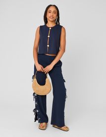 Top avec d&eacute;tails de boutons dor&eacute;s