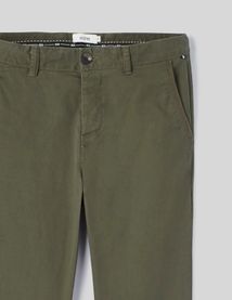 Pantalon chino ajusté