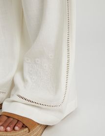 Pantalon fluide détail broderie