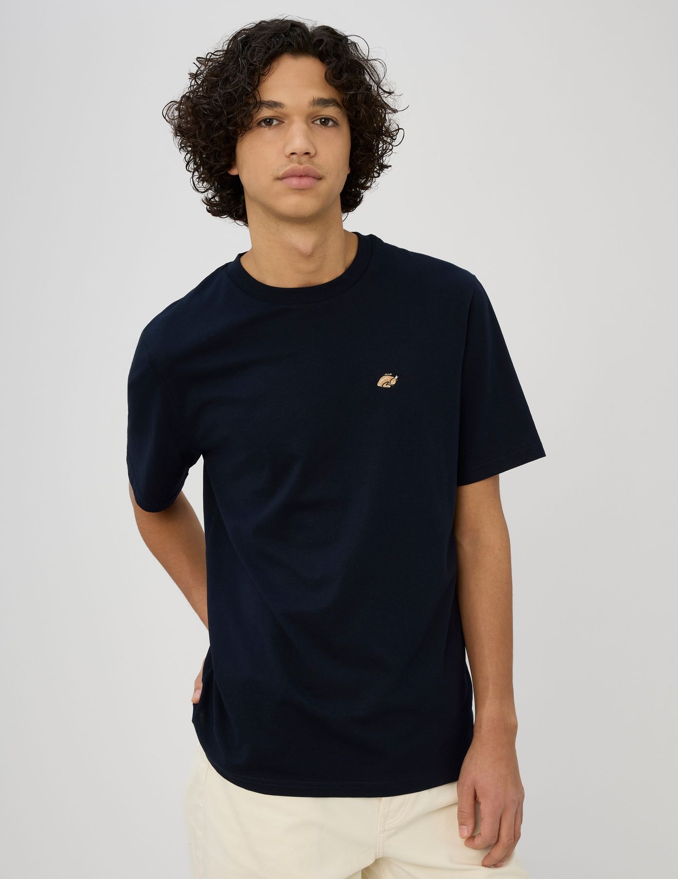 T-shirt broderie poitrine