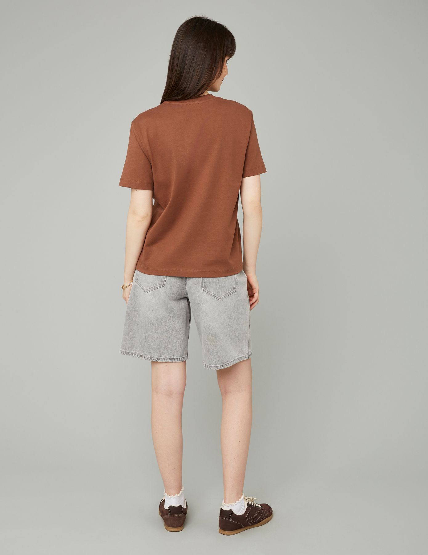T-shirt broderie poitrine léopard