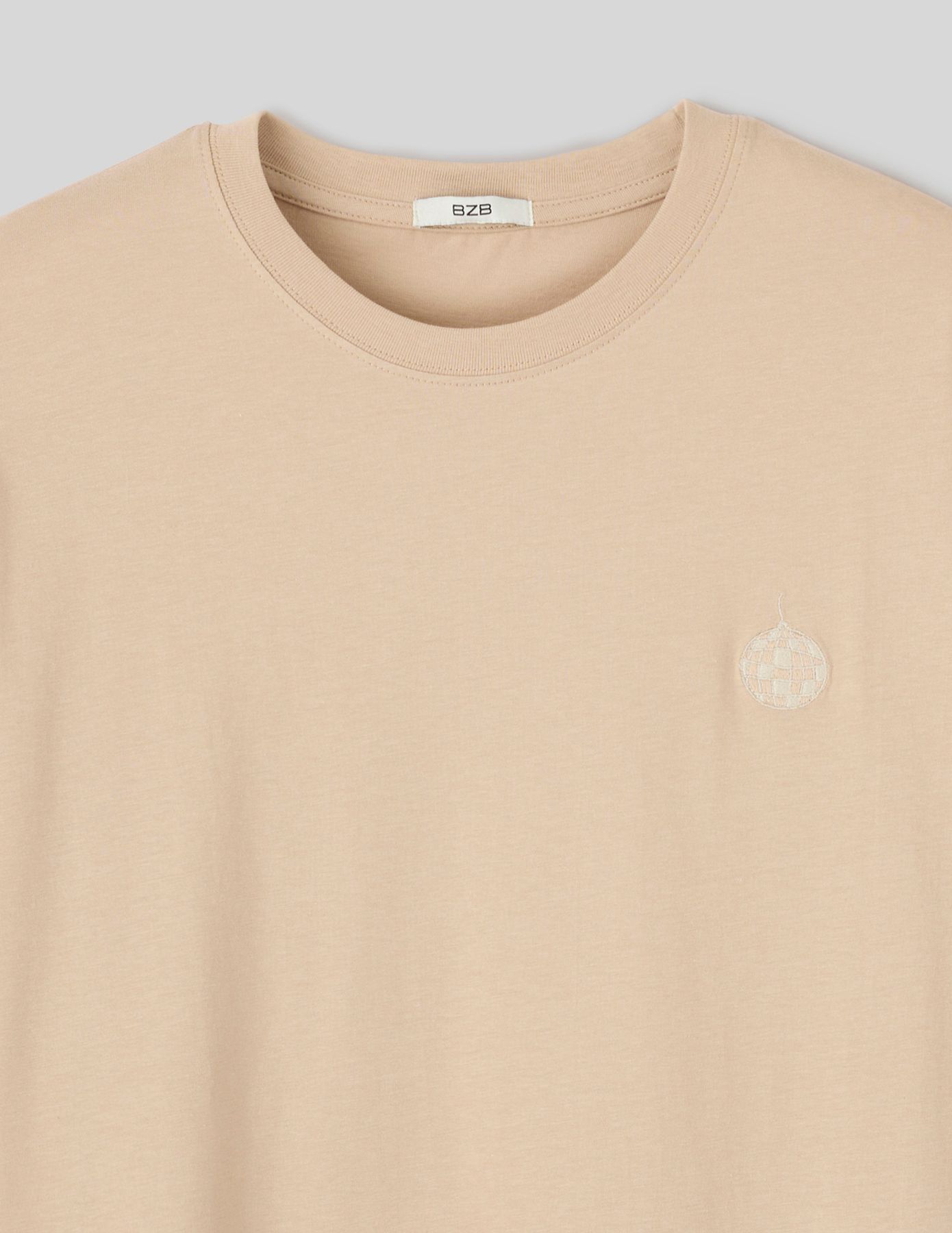 T-shirt brod&eacute;