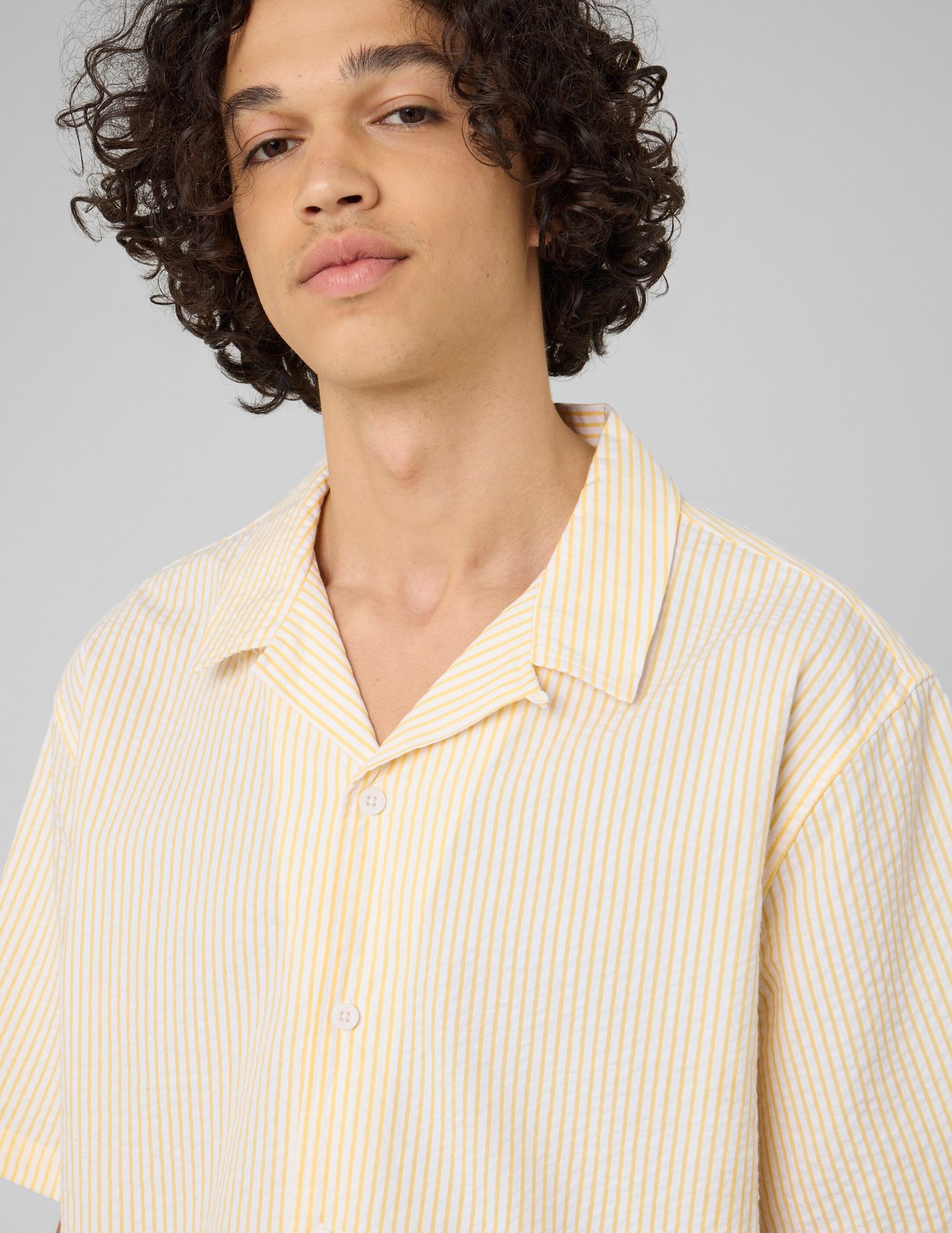 Chemise manches courtes ray&eacute;e seersucker