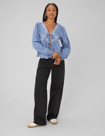 Blouse manches longues brod&eacute;e