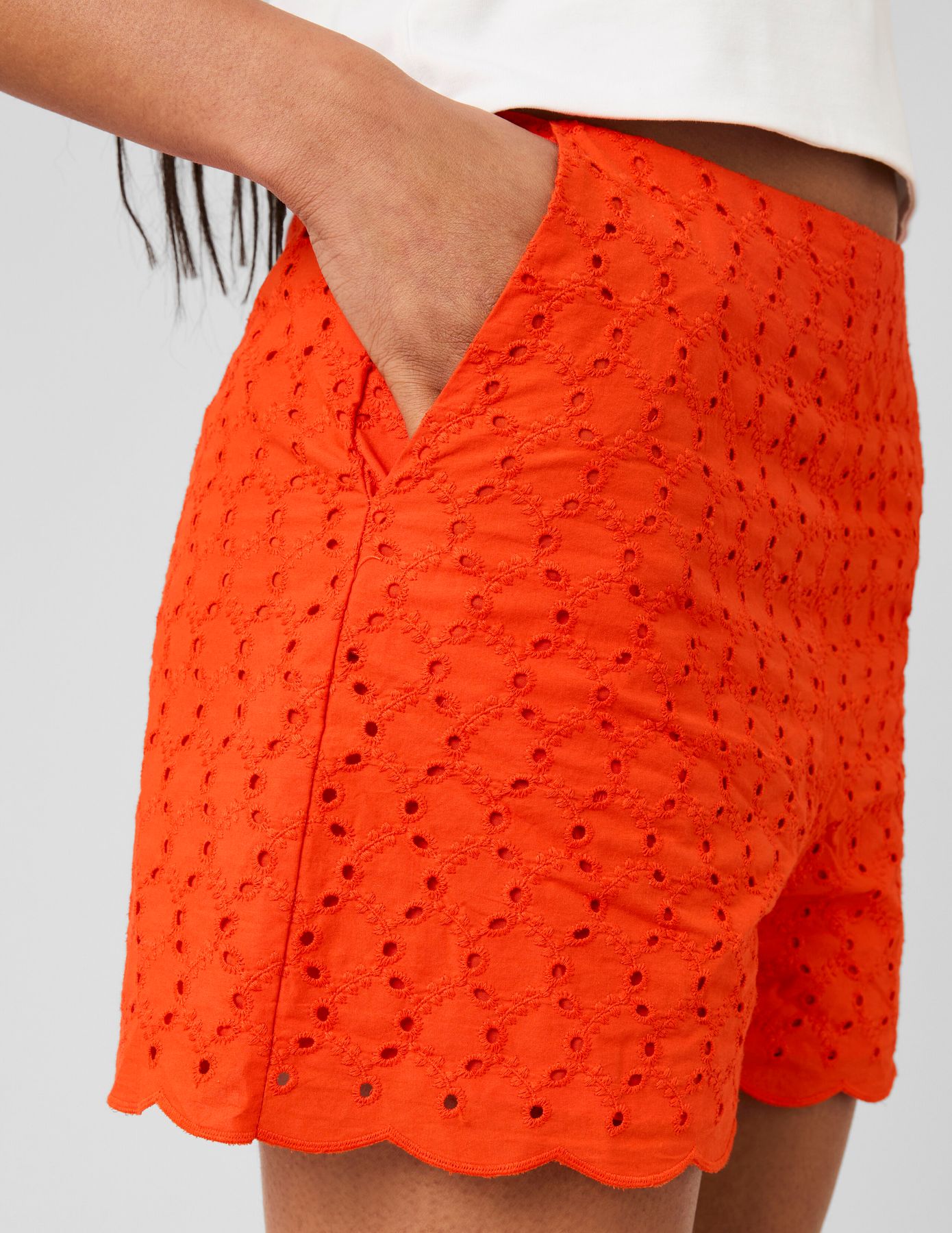 Short broderie anglaise