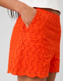 Short broderie anglaise