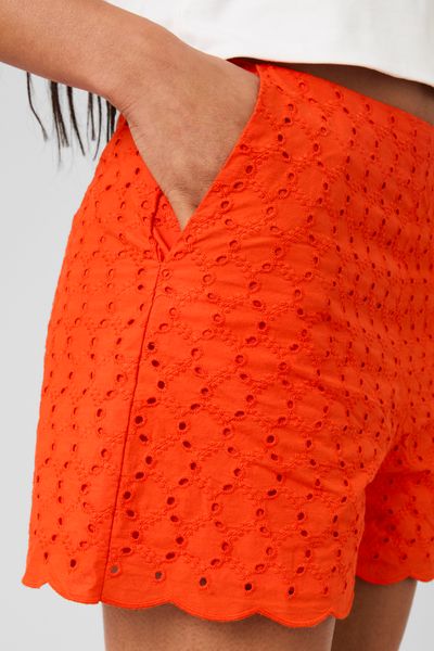 Short broderie anglaise