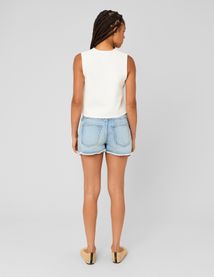 Top avec d&eacute;tails de boutons dor&eacute;s