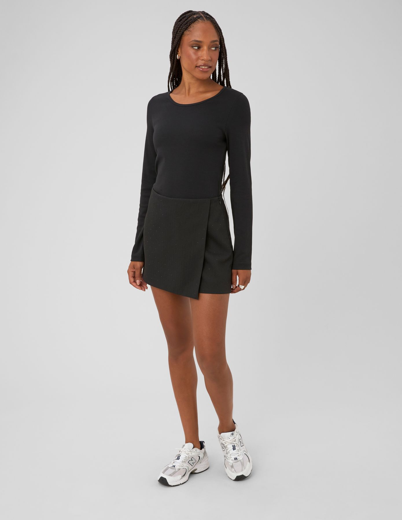 Jupe short portefeuille &agrave; strass