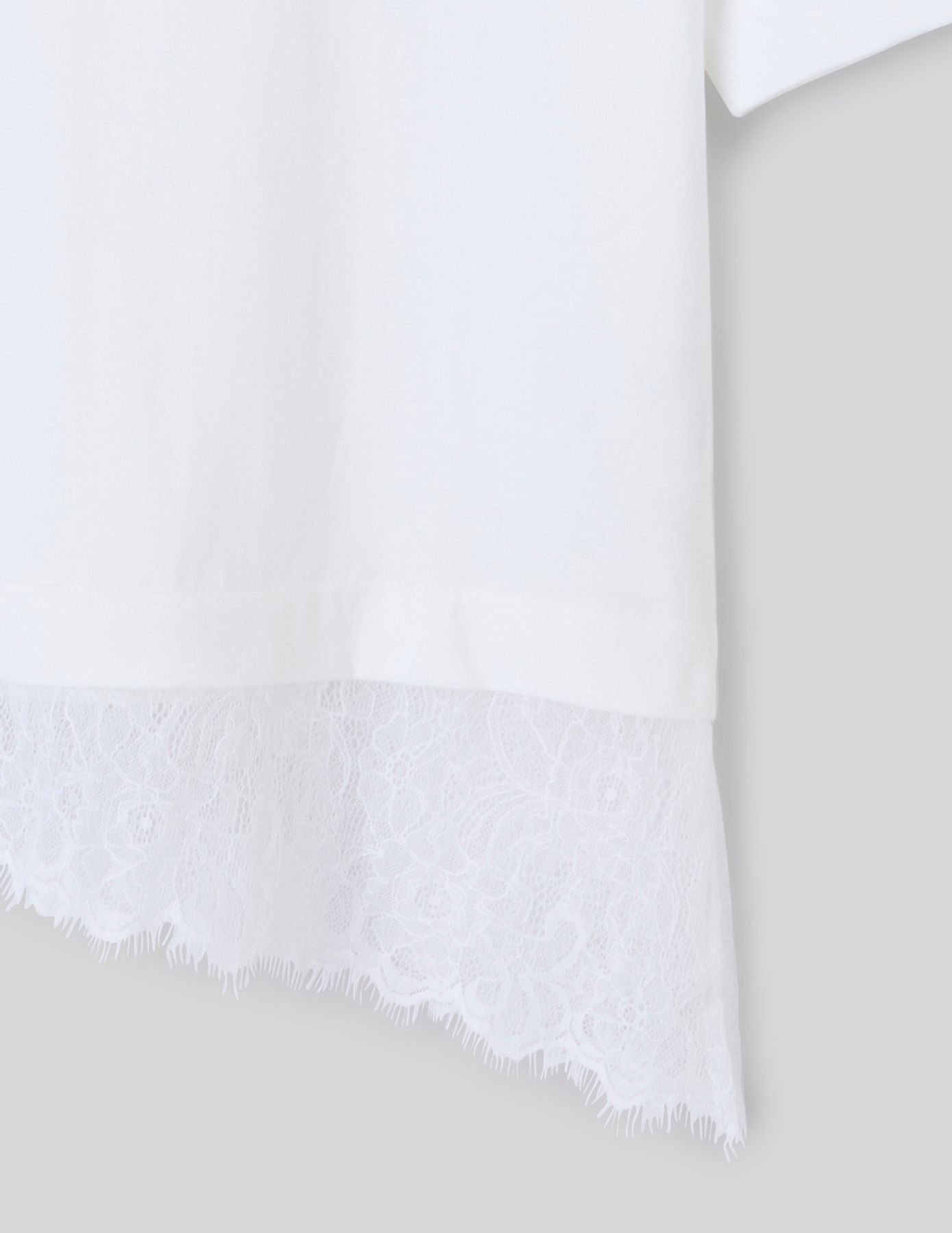 T-shirt avec empi&egrave;cement en dentelle