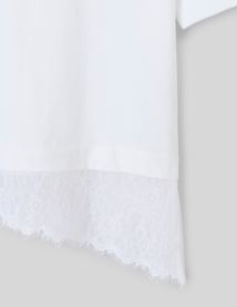 T-shirt avec empi&egrave;cement en dentelle