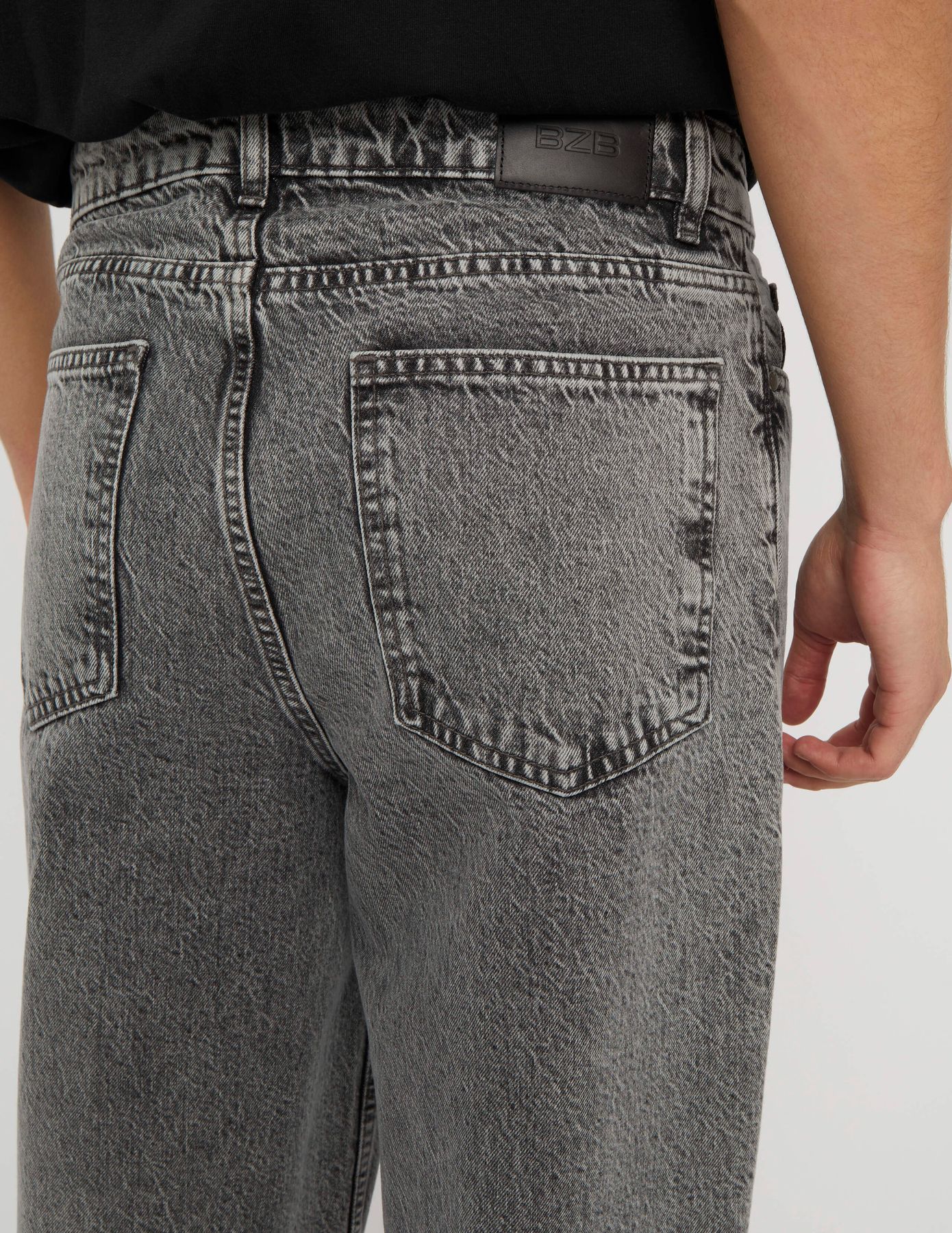 Jean loose