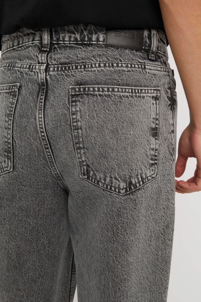 Jean loose