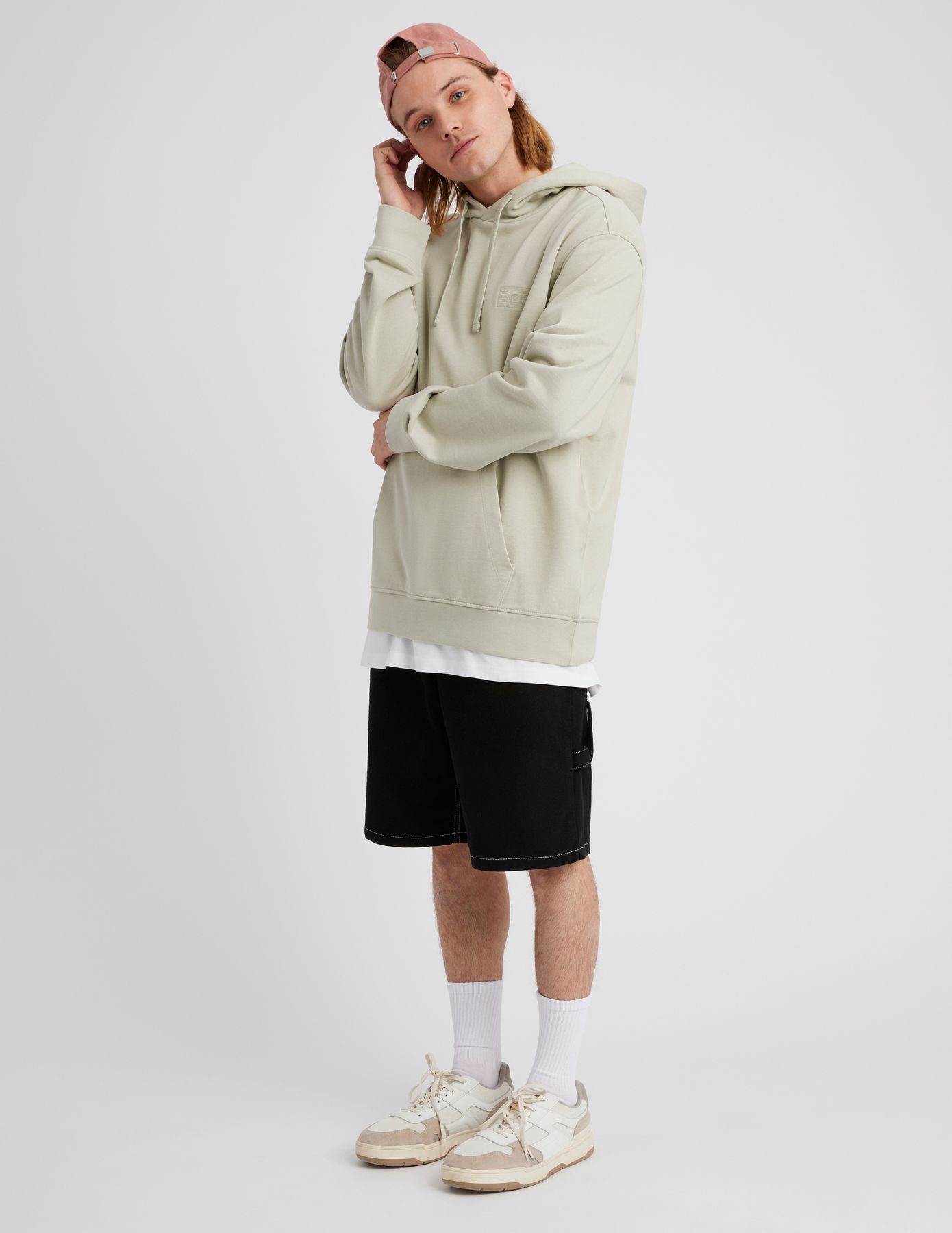 Sweat brod&eacute; &agrave; capuche