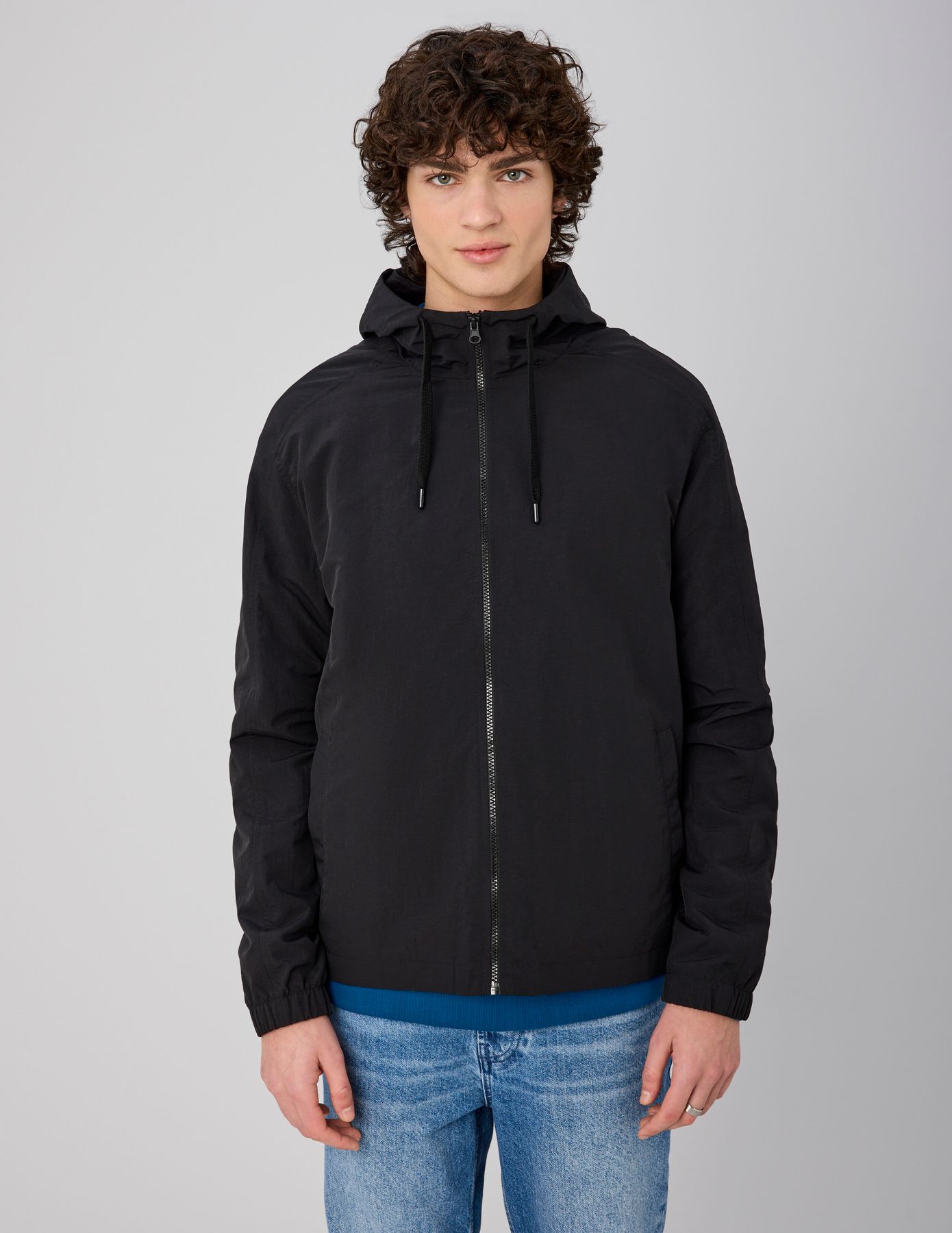 Blouson coup vent &agrave; capuche