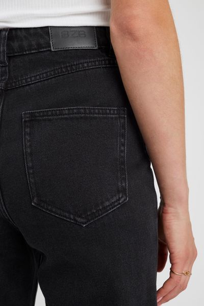 Jean straight &agrave; strass