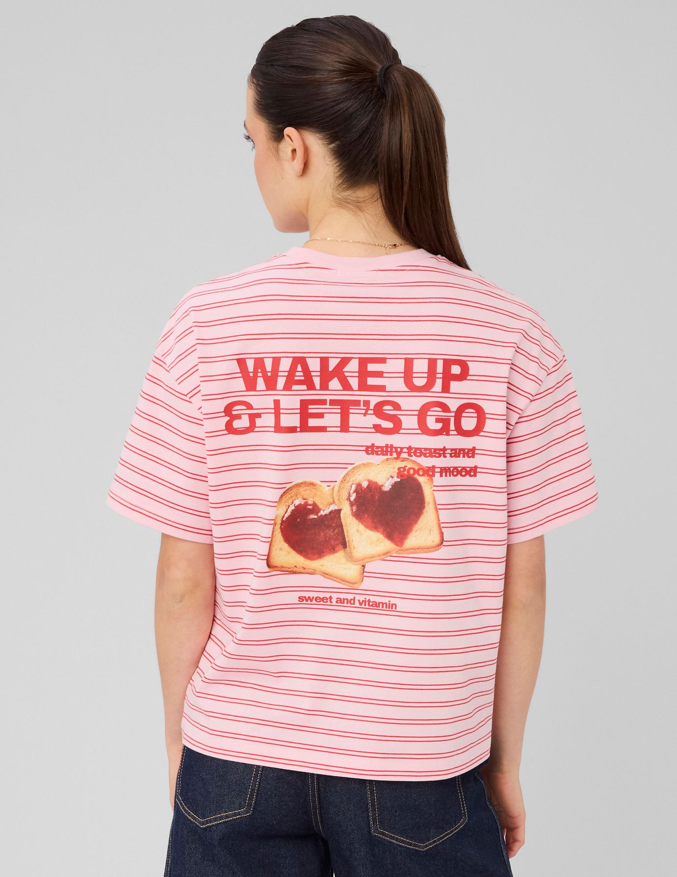 T-shirt ray&eacute; et imprim&eacute;