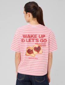 T-shirt ray&eacute; et imprim&eacute;