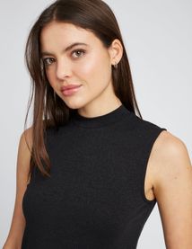 T-shirt sans manches col montant