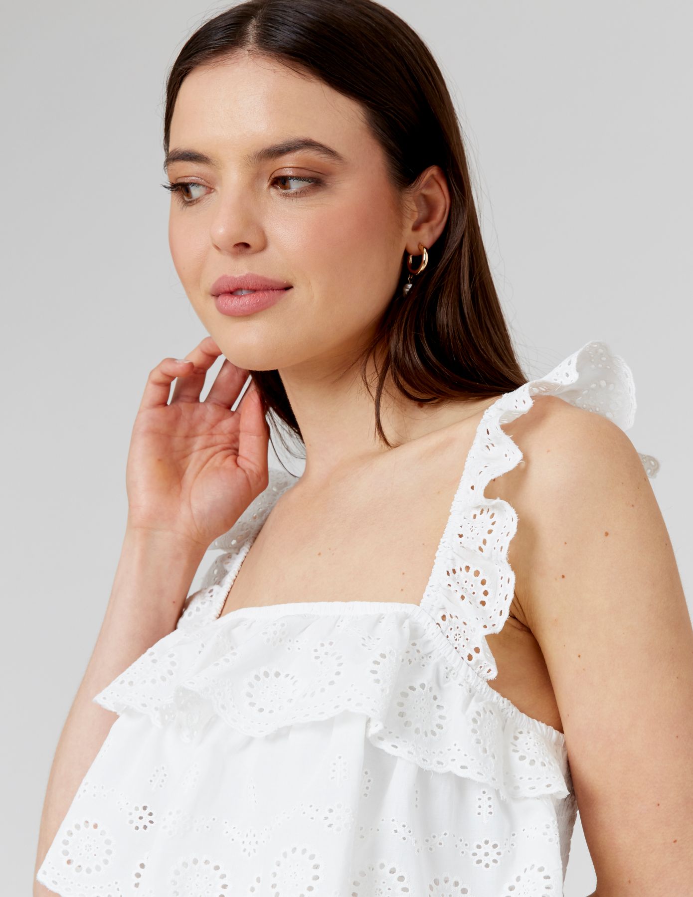 Top broderie anglaise à volant