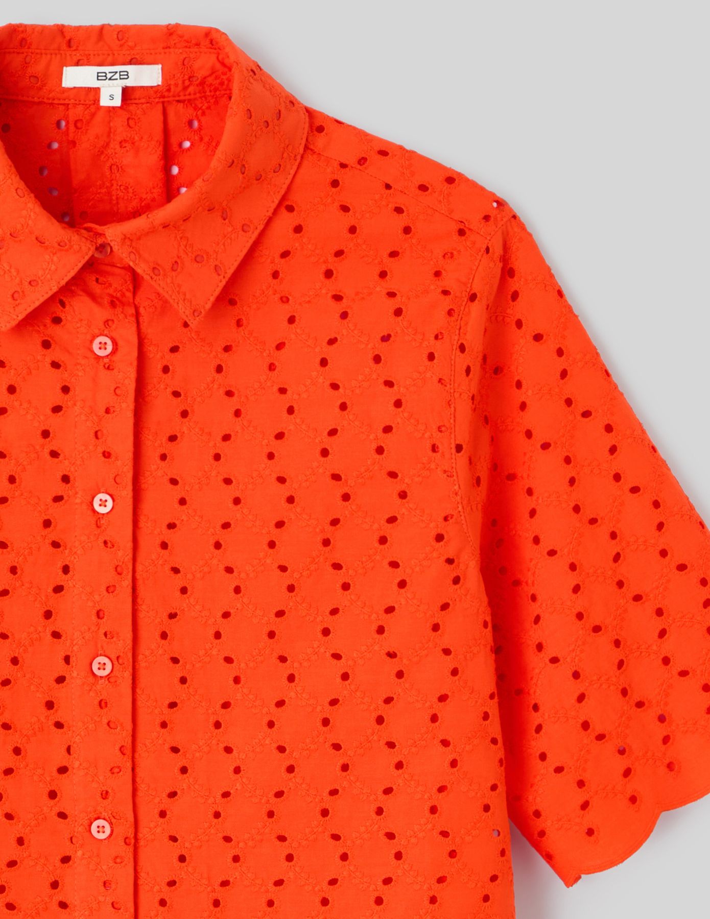 Chemisette en broderie anglaise