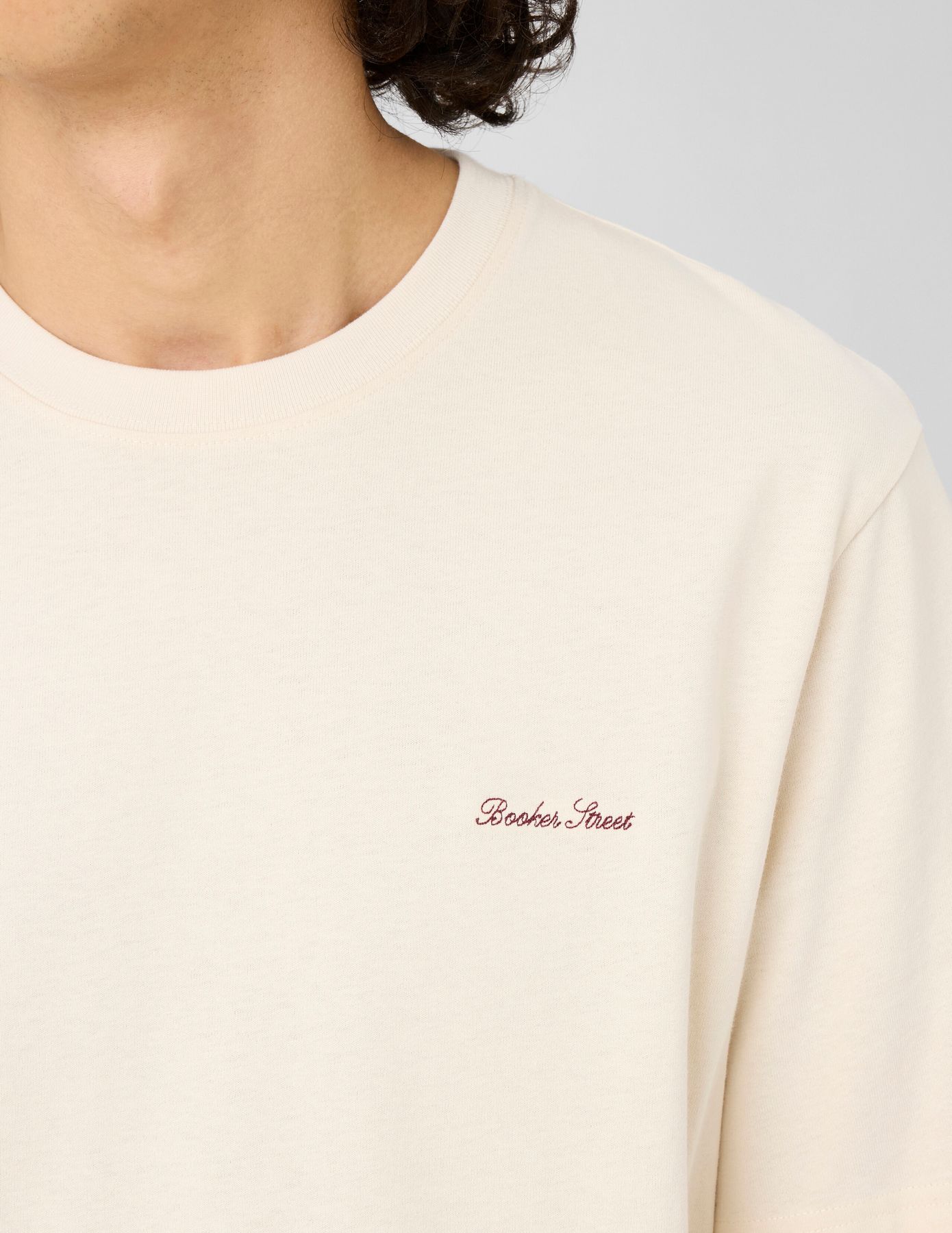 T-shirt imprim&eacute; et brod&eacute;